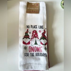 NWT Christmas 2 Pc Towel Set 20 x 28: No Place Like Gnome For The Holidays